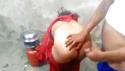 Indian amateur hottie with a nice body outdoors on the beach