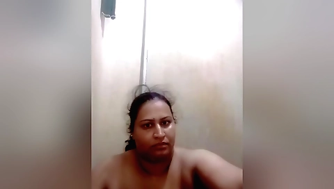 Bhabhi shows her nice big boobs and her nice big ass