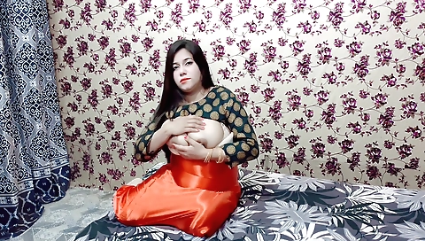 Bhabhi is wearing her bra and her big boobs on webcams