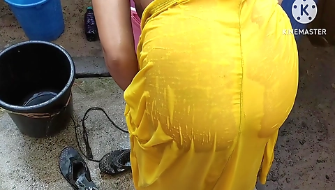 Hot Indian bimbo with a great ass bathed and plays in the open air