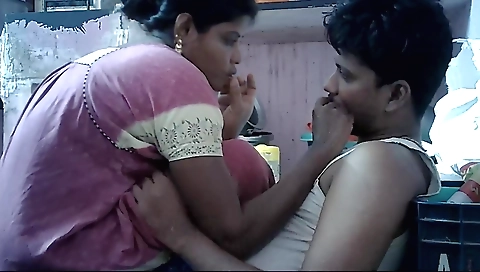 Indian pornstar 18+ housewife lips fucking dildo video