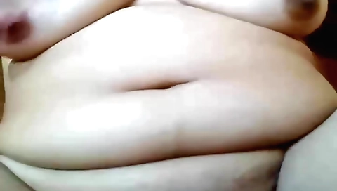 Busty chick with a large booty fucks herself in front of the camera