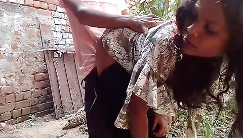 Indian girl gets fucked by her boyfriend outside the forest