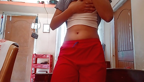 Stunning brunette shows off her body in amateur solo video