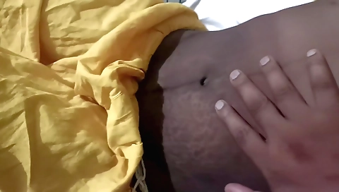 Indian sex video of a sexy brunette with a shaved pussy