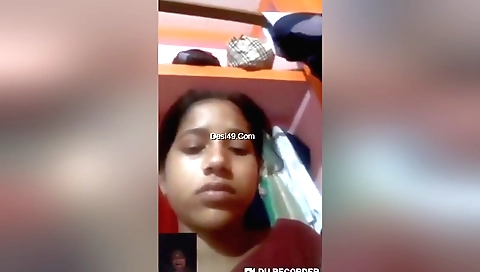 Indian slutty chick gets off while she is in her solo video